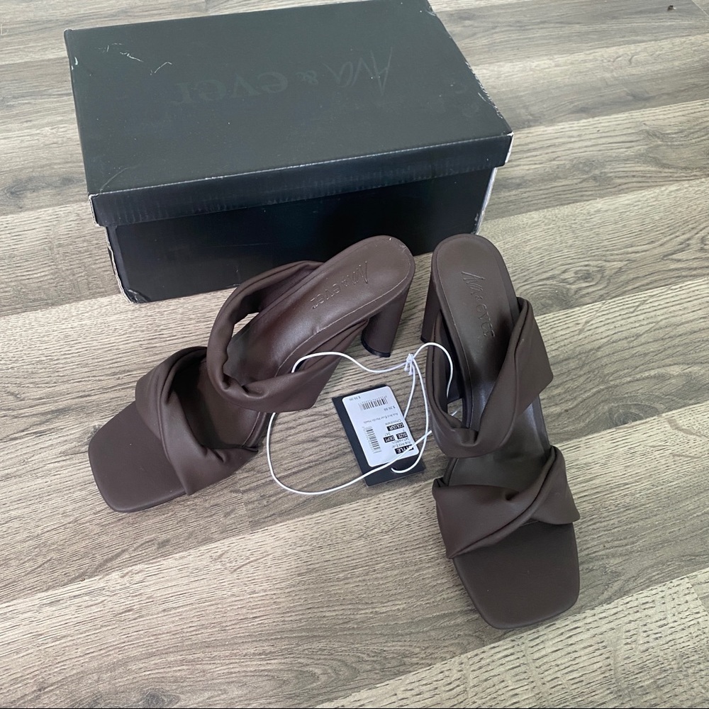 Brown Heels - Women’s Size 7 - NEW IN BOX